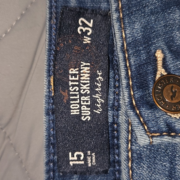Hollister Blue Denim Jeans with Quilted Pockets - Picture 2 of 5